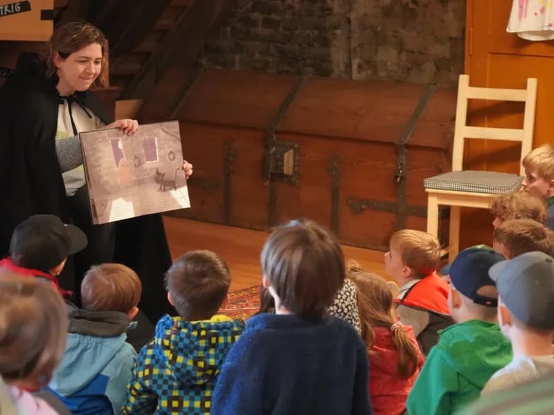 Erzählschloss: Geschichten von Rittern, Gespenstern und Prinzessinnen -0 - Event Image