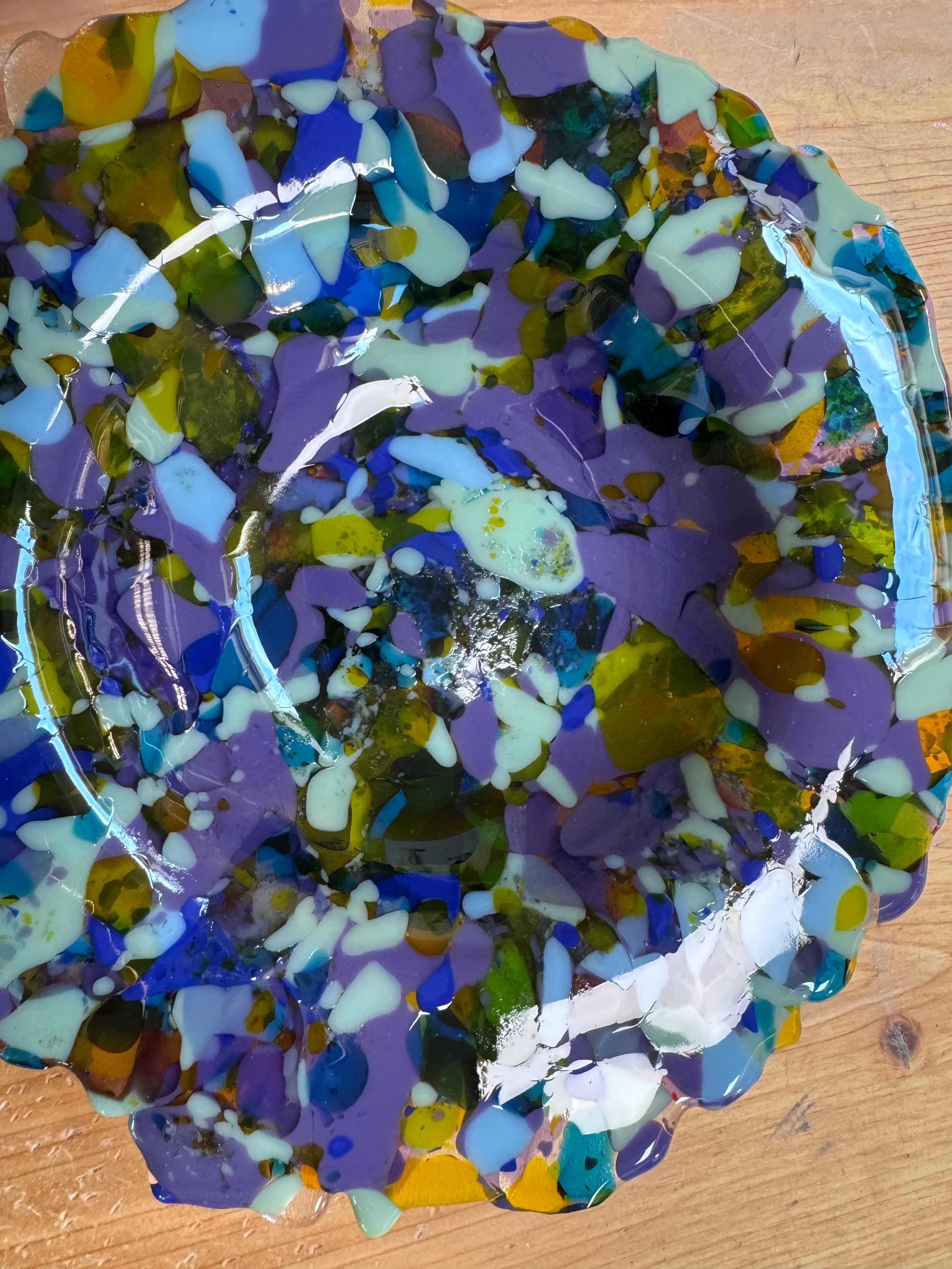 MaChi? MaChi! Mami Ching Glaskurs für Kinder von 5 - 7 Jahren Mami und Ching verbringenzusammen eine kreative Zeit und kreieren gemeinsam eine einzigartige Glasschale-0 - Event Image